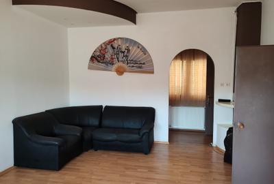 Apartament cu 3 camere semidecomandat în Central - 2