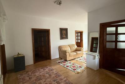 Casă cu 5 camere cu Teren 3000 Mp în Botizului