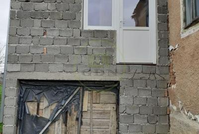 Casă cu 4 camere în Văleni