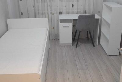 Apartament cu 3 camere decomandat în Răcădău