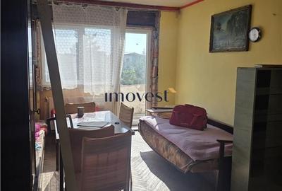 Apartament cu 3 camere decomandat în Careiului