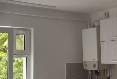 Apartament cu 3 camere decomandat în Exterior Vest
