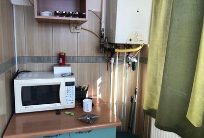 Apartament cu 2 camere decomandat în Micro 6 - 8