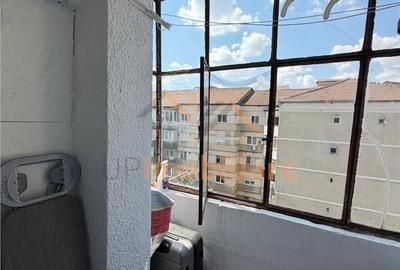Garsonieră decomandată în Rogerius