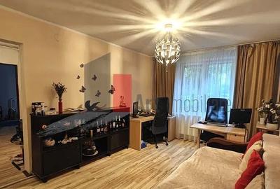 Apartament cu 3 camere semidecomandat, mobilat în Sebastian