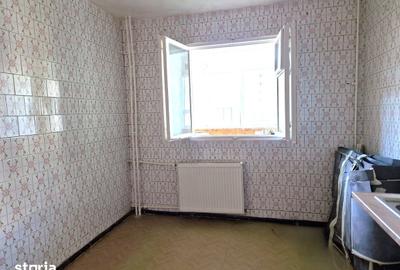 Apartament cu 3 camere decomandat în Vitan