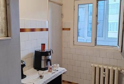 Apartament cu 2 camere decomandat în Berceni