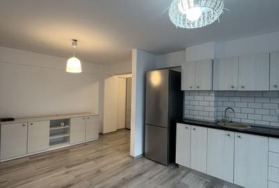 Apartament cu 3 camere decomandat în Exterior Vest