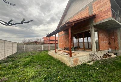 Casă cu 6 camere cu Teren 428 Mp în Coșteiu - 32