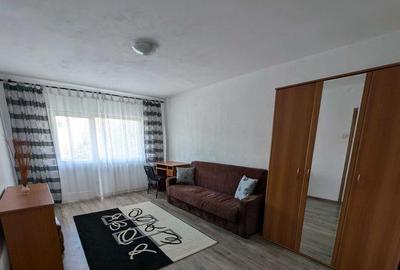 Apartament cu 4 camere decomandat în Gară