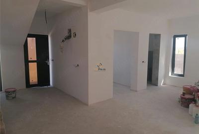 Casă cu Teren 200 Mp în Central