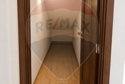 Casă cu 5 camere cu Teren 2000 Mp în Central