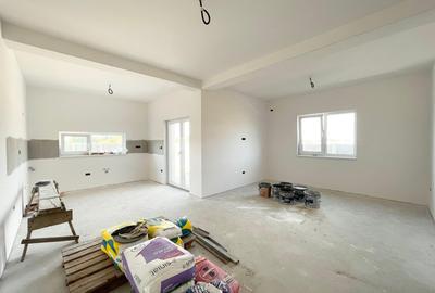 Duplex cu 4 camere cu Canalizare în Moșnița Nouă