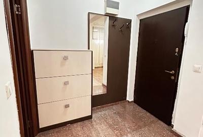 Garsonieră decomandată în Gorjului