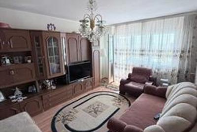 Apartament cu 3 camere decomandat în Tei