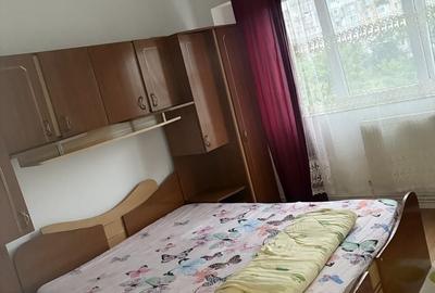 Apartament cu 3 camere decomandat în Buzaului