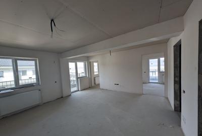 Apartament cu 3 camere semidecomandat în Florești - 2