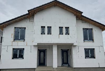 Duplex cu 5 camere cu Canalizare în Moșnița Nouă - 2