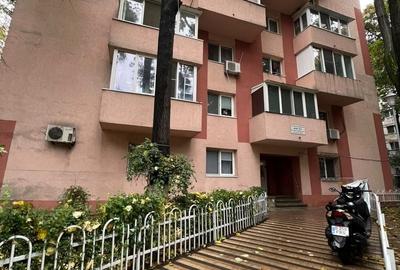 Apartament cu 3 camere în Berceni