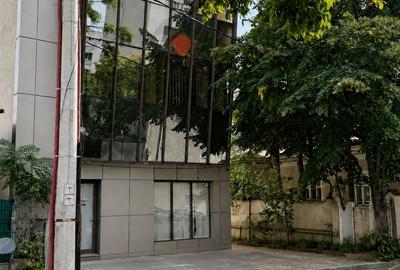 Spațiu comercial, de 120 mp, în Tei