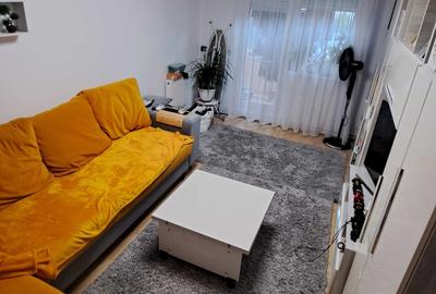 Apartament cu 4 camere decomandat în Vitrometan