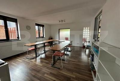 Casă cu 4 camere cu Teren 330 Mp în Central