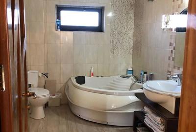Casă cu 4 camere cu Teren 500 Mp în Central