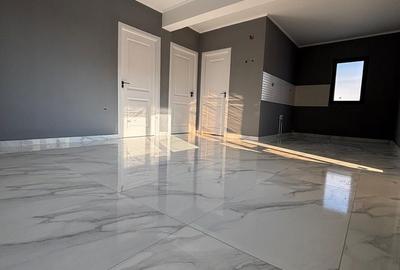 Casă cu 4 camere cu Teren 230 Mp în Central - 1