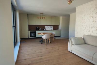 Apartament cu 3 camere semidecomandat în Gruia
