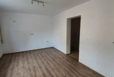 Spațiu comercial, de 210 mp, în Central - 8