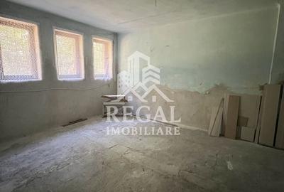 Garsonieră decomandată în Central