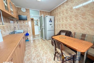 Apartament cu 4 camere decomandat în Central