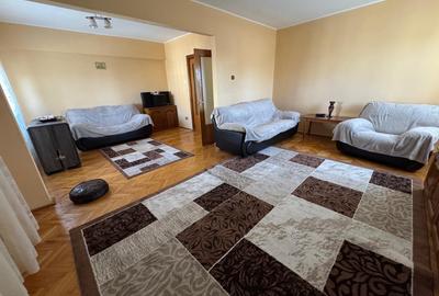 Apartament cu 3 camere decomandat în Inel II