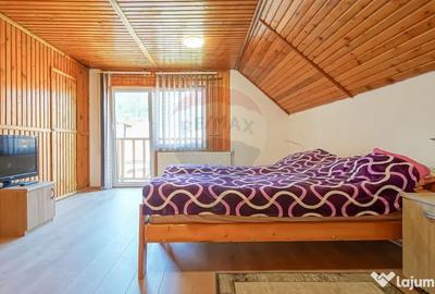 Casă cu 7 camere cu Teren 233 Mp în Schei