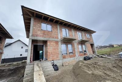 Casă cu 3 camere cu Teren 250 Mp în Central - 1