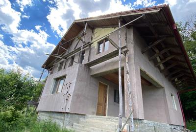 Casă cu 4 camere în Central - 1