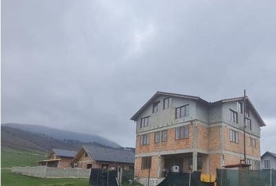 Casă cu 4 camere cu Teren 500 Mp în Exterior Nord - 2