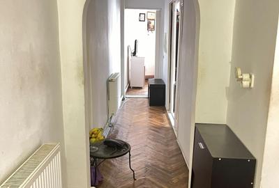 Apartament cu 2 camere decomandat în P-ța Universității