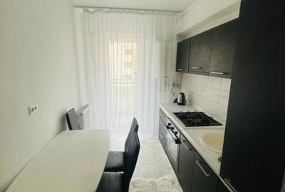 Apartament cu 2 camere decomandat în Apărătorii Patriei
