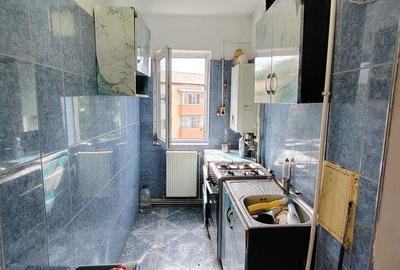Apartament cu 4 camere nedecomandat în Micro 9