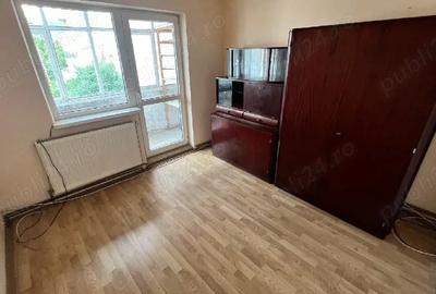 Apartament cu 3 camere decomandat în Petros - 2