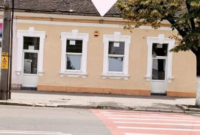 Spațiu comercial, de 120 mp, în Central - 3