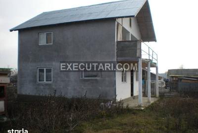 Casă cu 3 camere cu Teren 300 Mp în Crevedia