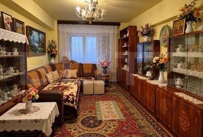 Apartament cu 4 camere decomandat în Cornitoiu