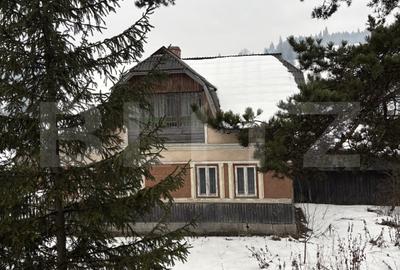 Casă individuală cu 4 camere cu Teren 1170 Mp în Poiana Stampei