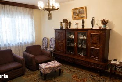 Apartament cu 4 camere decomandat în Obor