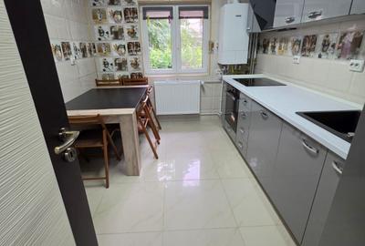 Apartament cu 3 camere decomandat în 9 Mai