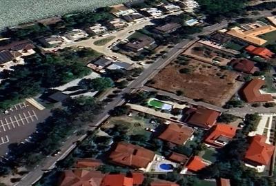 Casă cu 4 camere cu Teren 1000 Mp în Central - 1
