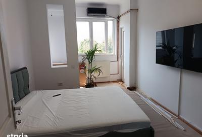 Apartament cu 3 camere decomandat în Victoriei