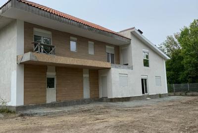 Casă cu 7 camere cu Canalizare în Central - 6